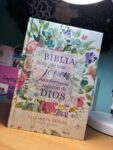 Biblia Una Joven Conforme al Corazón de Dios