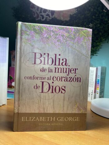 Biblia Una Mujer Conforme al Corazón de Dios